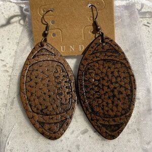 Football 🏈 earrings—New (Plunder)
